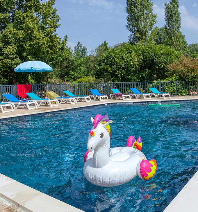 camping with pool in perigord