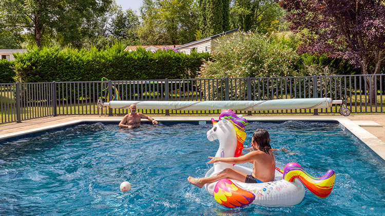 camping with heated pool le pontillou