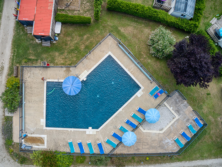 camping with swimming pool in dordgone