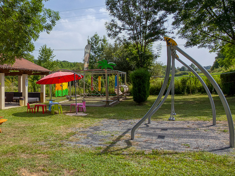 children's playground camping le pontillou