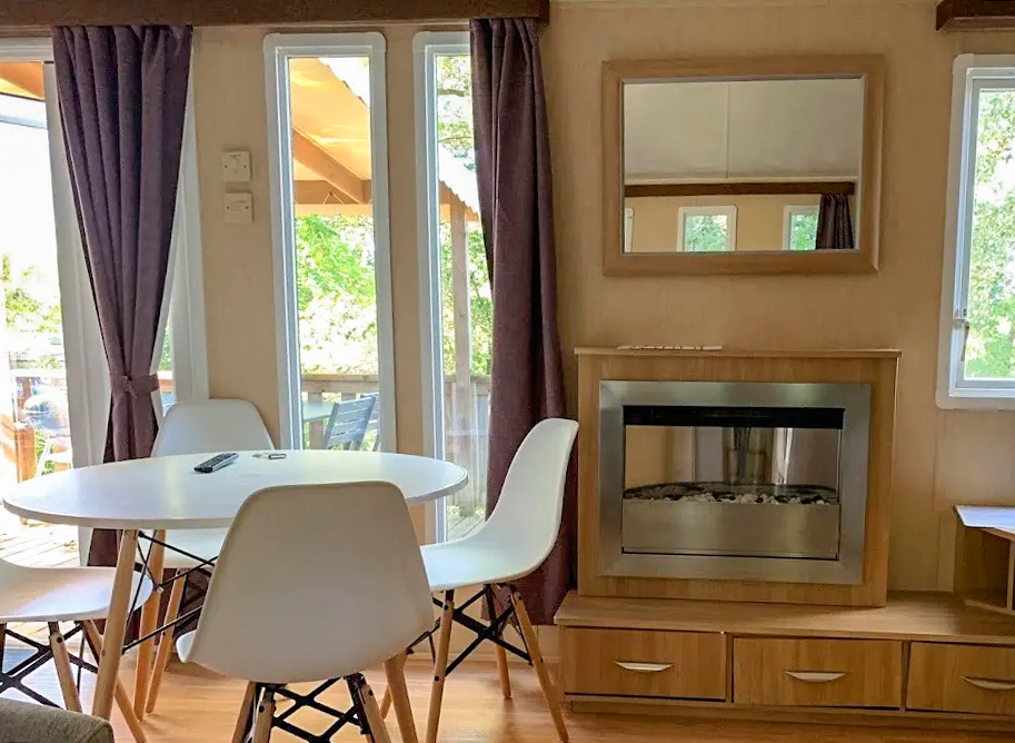 cottage dining room